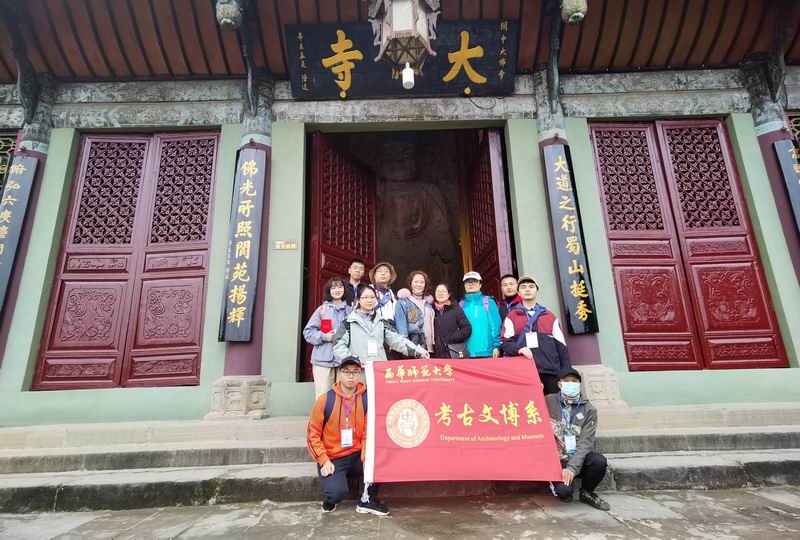 2020年11月26日,西华师范大学石窟调查组调查阆中大佛寺摩崖造像。