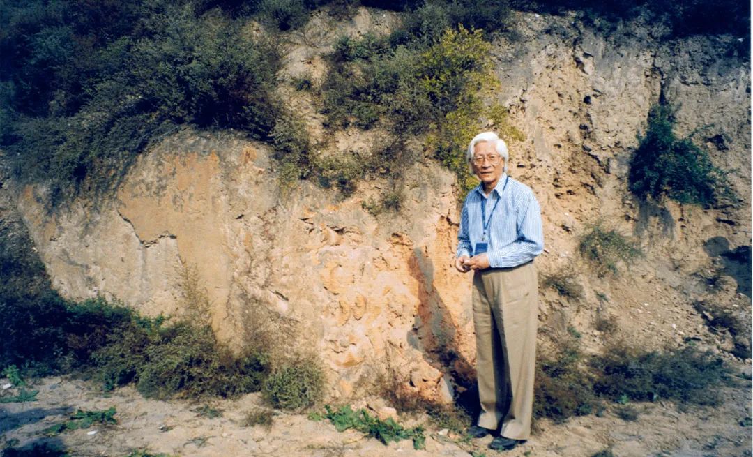 汪庆正先生2001年在山西考察介休窑