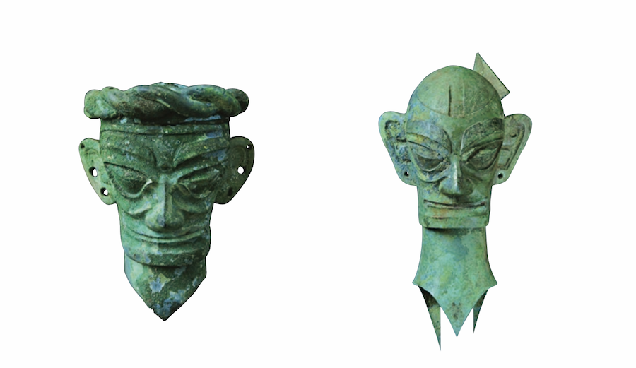 左为辫发铜人头像，右为笄发铜人头像。  广西师范大学出版社 图 