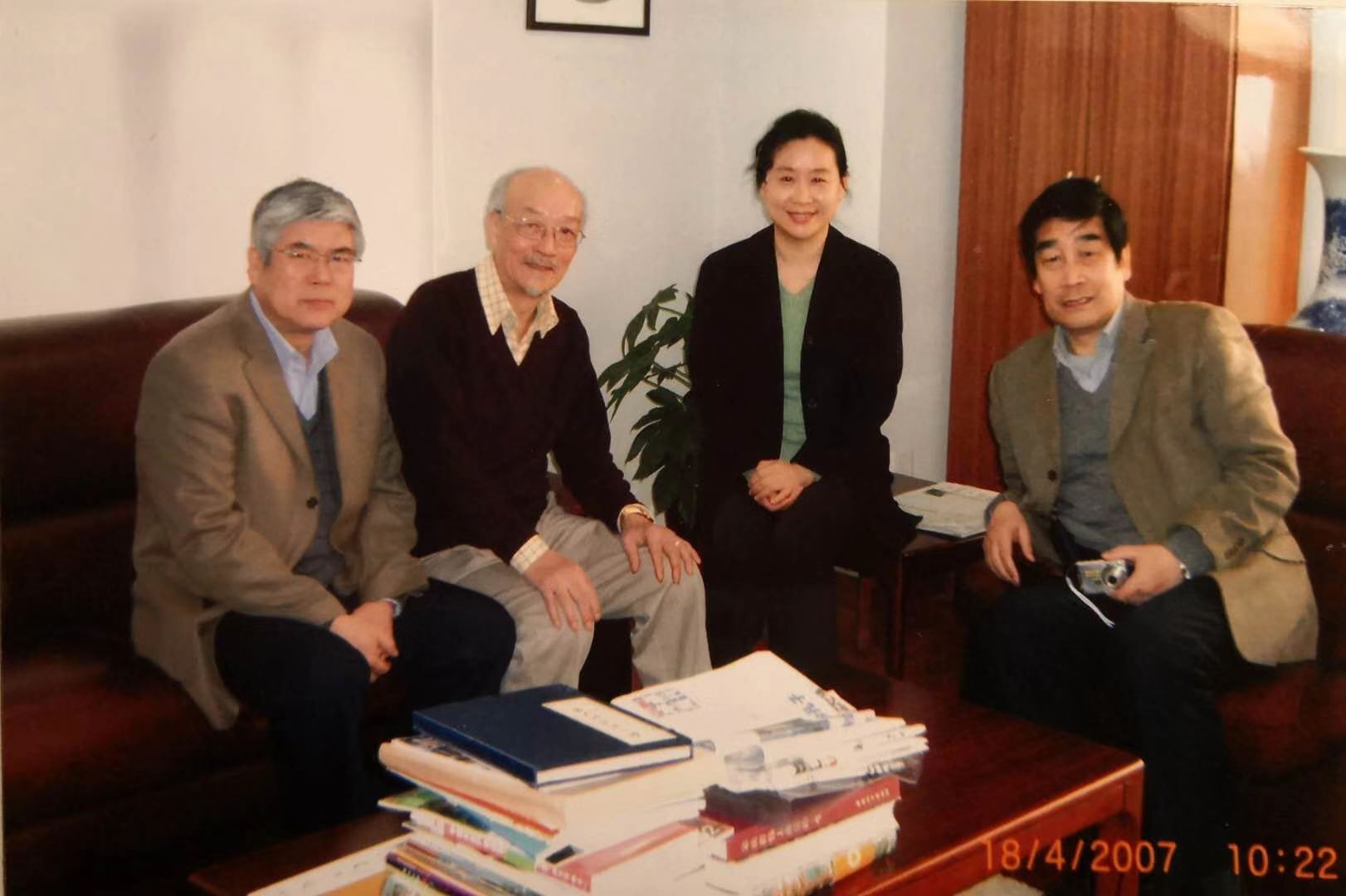 文物出版社老同志（当年在故宫城隍庙临时办公）合影（左2黄逖，右1张囤生）