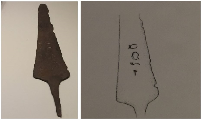 公元前16世纪，以色列，拉吉城，铜匕首上的铭文：“【】RN【】”（李思琪/摄）。