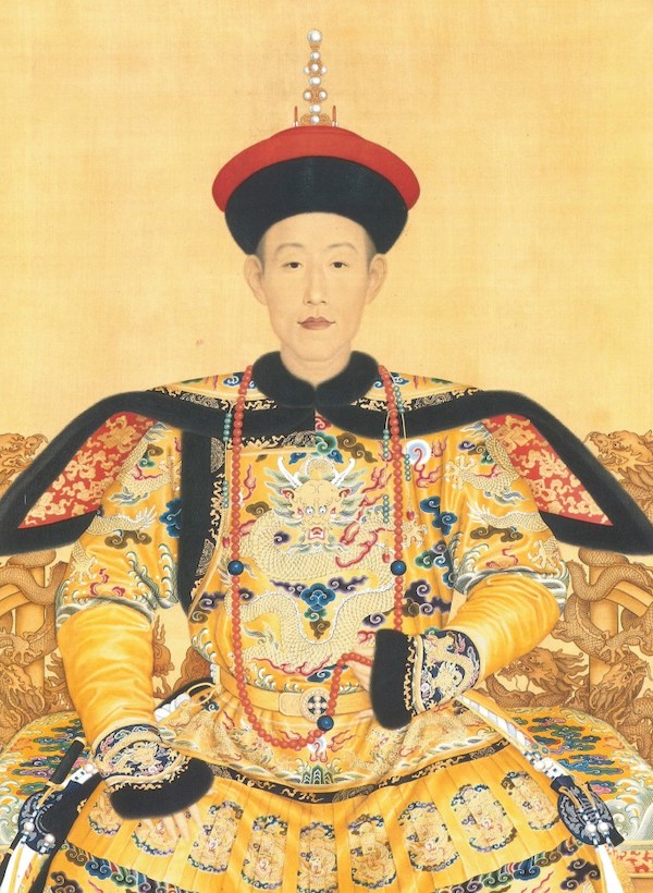 清乾隆 佚名《乾隆皇帝朝服像》轴 绢本设色 局部 © 北京故宫博物院