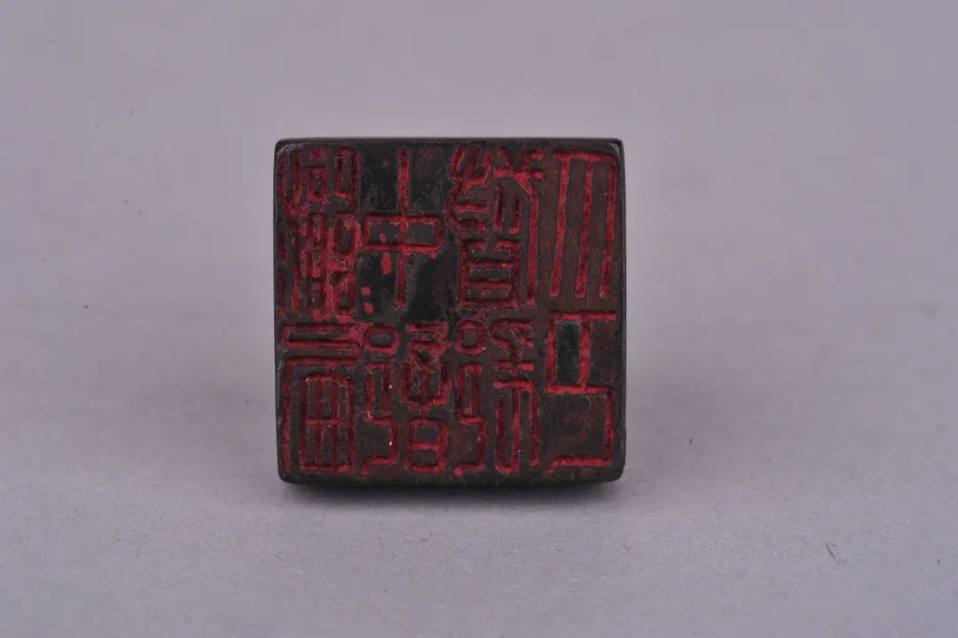 “陇西中部督邮印”铜印 汉(公元前202~公元220年) 高1.5厘米 底长2.5厘米 底宽2.5厘米 海东市民和县中川清泉汉墓出土 青海省博物馆藏