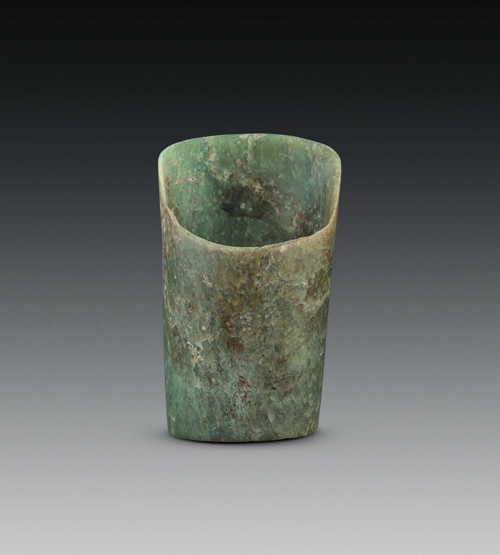 玉斜口筒形器 新石器时代 红山文化晚期(距今5500—5000年) 牛河梁遗址第二地点一号冢25号墓出土
