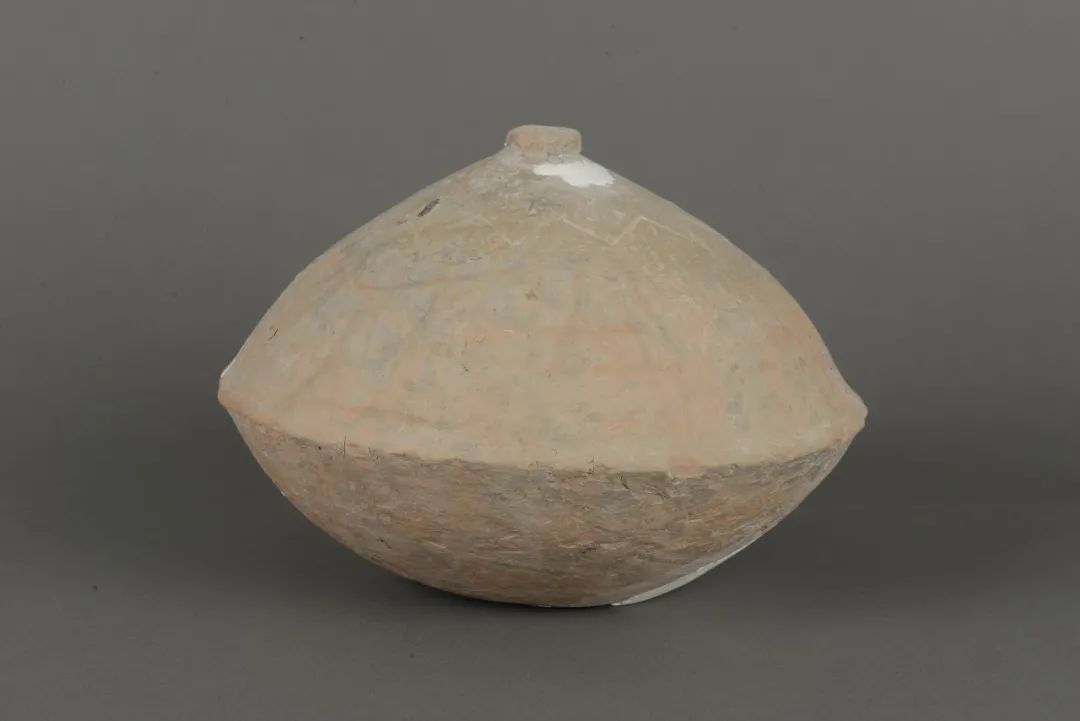 陶“碟形器” 新石器时代·崧泽文化,草鞋山遗址出土,苏州市考古研究所藏
