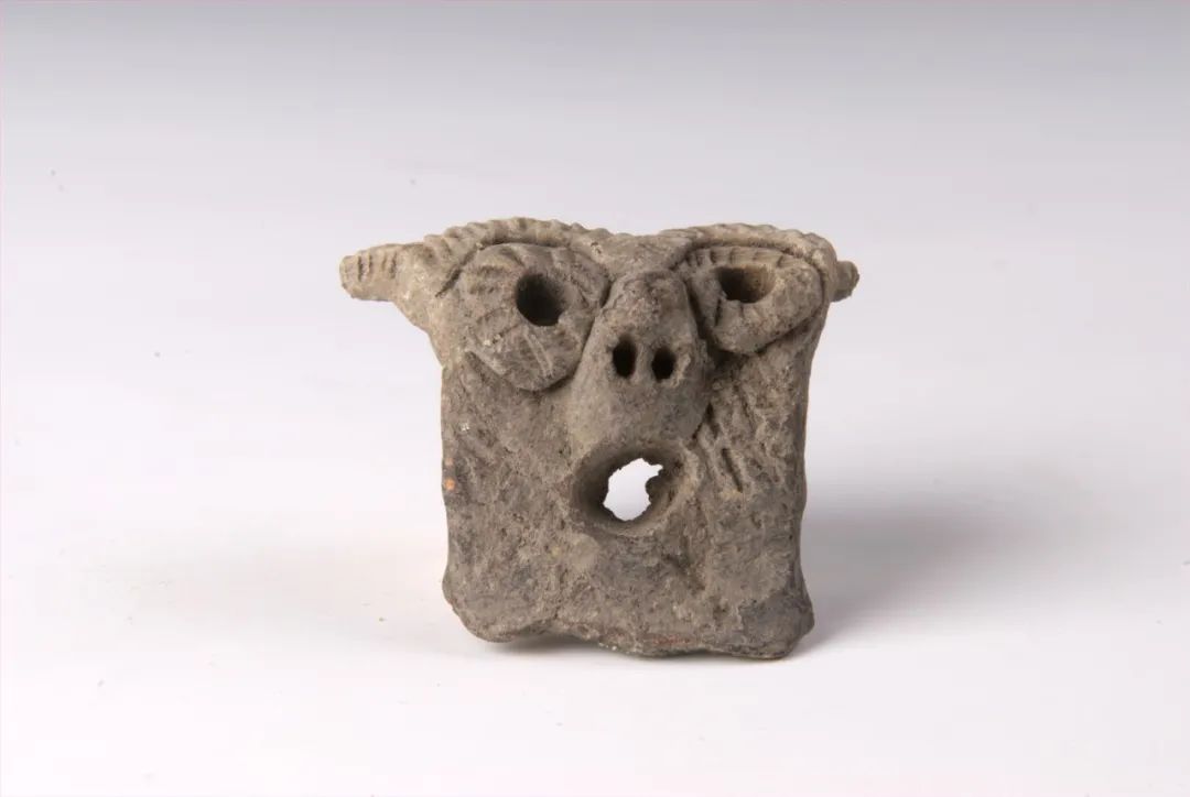 兽面陶器耳，新石器时代·马家浜文化，嘉兴马家浜遗址出土，嘉兴博物馆藏