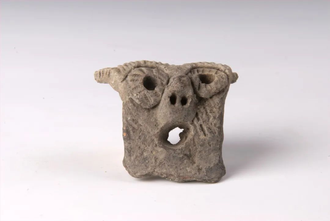 兽面陶器耳,新石器时代·马家浜文化,嘉兴马家浜遗址出土,嘉兴博物馆藏