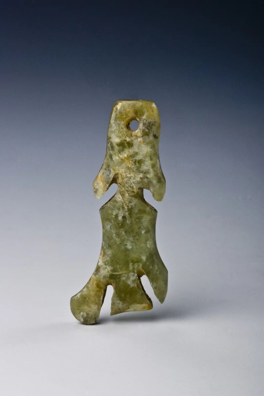 玉鱼形饰,新石器时代·良渚文化,赵陵山遗址出土,昆山市文物管理所藏