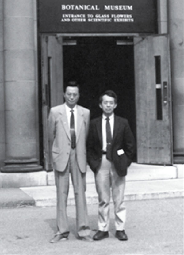 1986年 童恩正与华裔考古学家张光直教授在美国哈佛大学