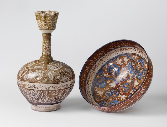 装饰诗文的瓷碗和酒瓶,1180-1220年,维多利亚和阿尔伯特博物馆藏