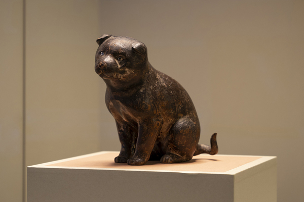 幼犬,镰仓时代(13世纪),高山寺藏。歪着头,大的眼睛的小狗,据说明惠上人手边的把玩。