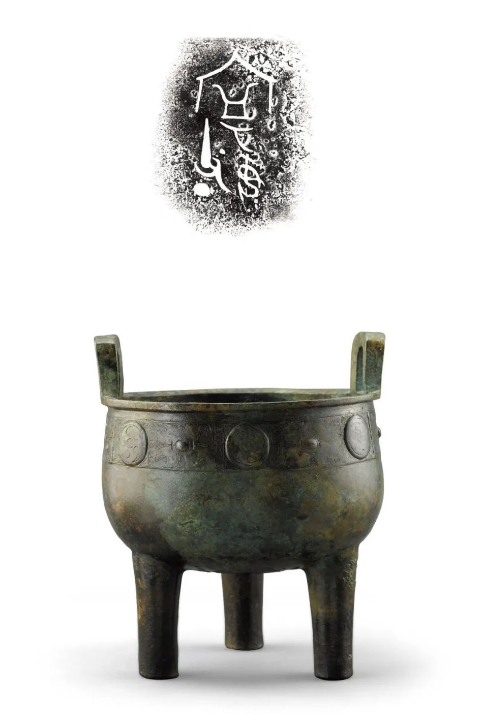 宁女父丁鼎 ，商代晚期(公元前13世纪—前11世纪初)， 高29.9厘米 口径14.5厘米 重4.88 千克，李荫轩先生 邱辉女士捐赠 