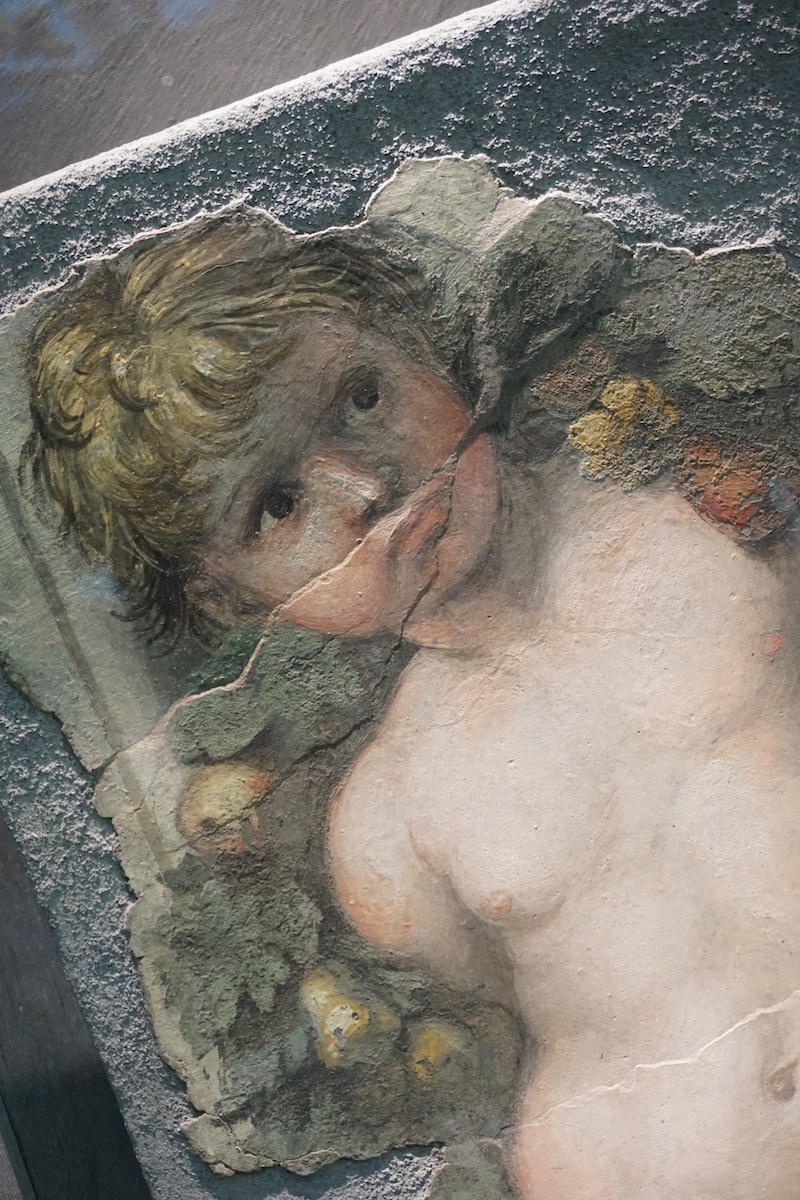 拉斐尔《持花饰的孩童》(局部)