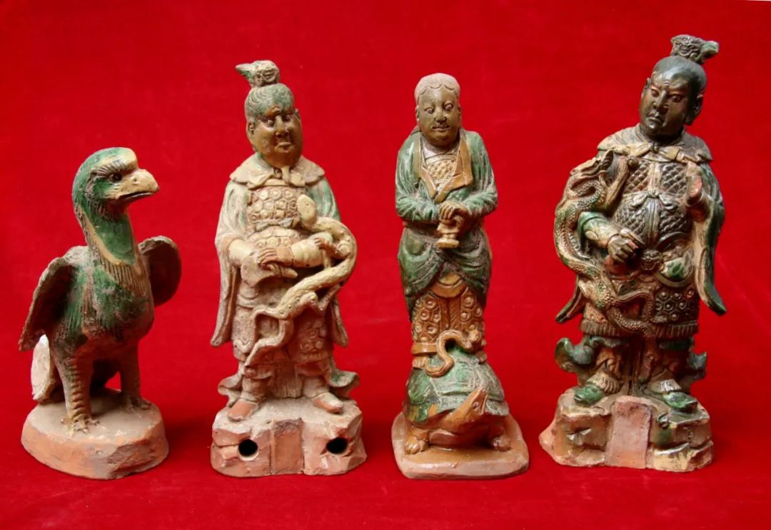 图九 三峡考古中奉节李家坪出土的宋三彩俑