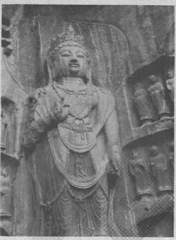1934年滕固拍摄的龙门石窟卢舍那大佛左胁侍菩萨像