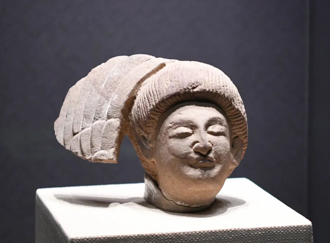 展览现场展出的造像