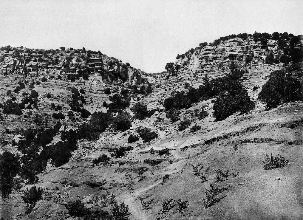 天龙山石窟远景