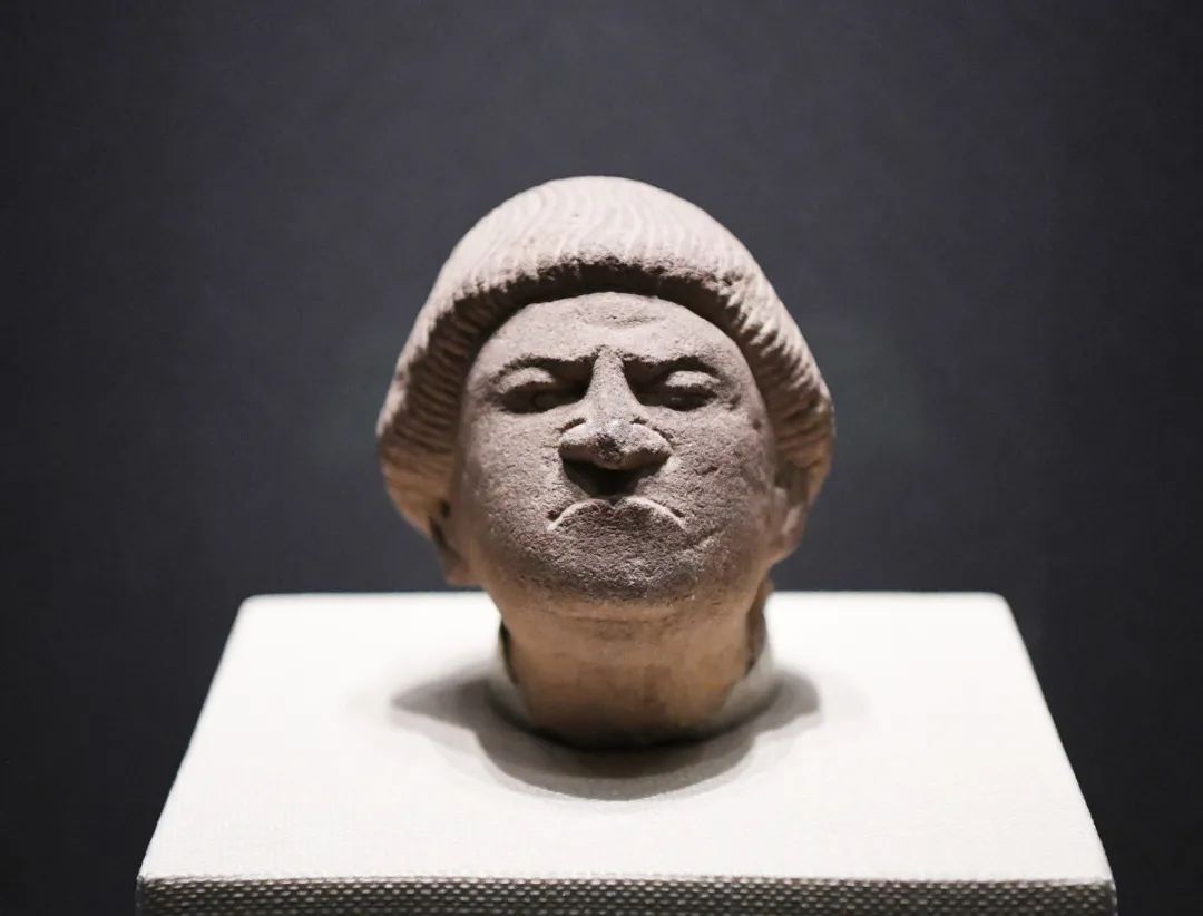 展览现场展出的造像