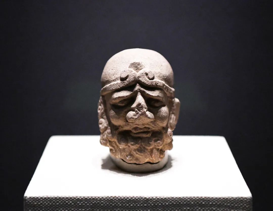 展览现场展出的造像