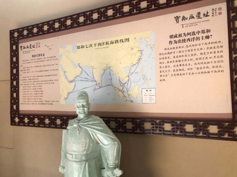 后世塑造的郑和雕像，笔者摄于2019年12月，南京宝船厂遗址
