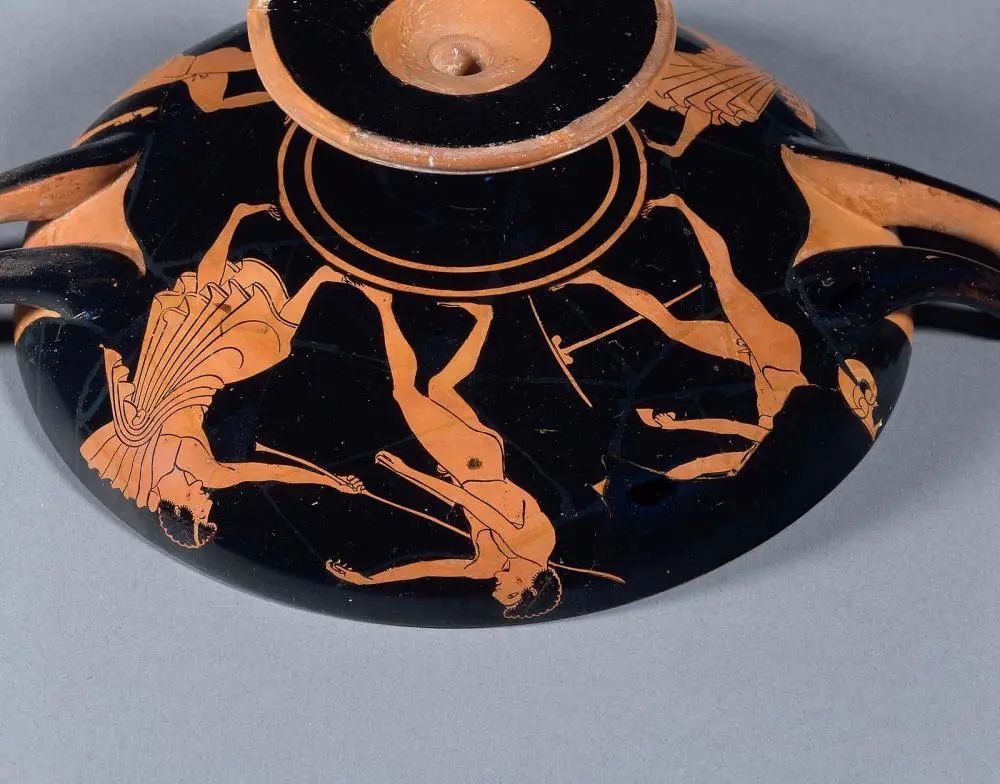 外部- Drinking cup (kylix) depicting pentathletes, Onesimos, Greek, Late Archaic Period, about 500–490 B.C. Ceramic, Red Figure