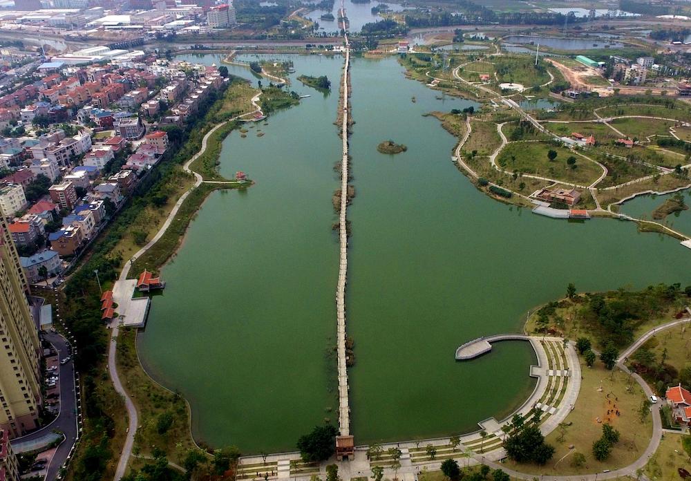 安平桥，是世界上中古时代最长的梁式石桥。视觉中国 图