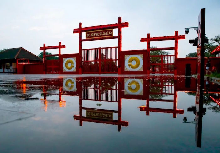 7月22日,中新社记者一行从郑州出发驱车前往安阳,实地探访殷墟景区了解到,目前景区内遗址、文物基本无恙。图为雨后的殷墟景区。中新社记者 张畅 摄