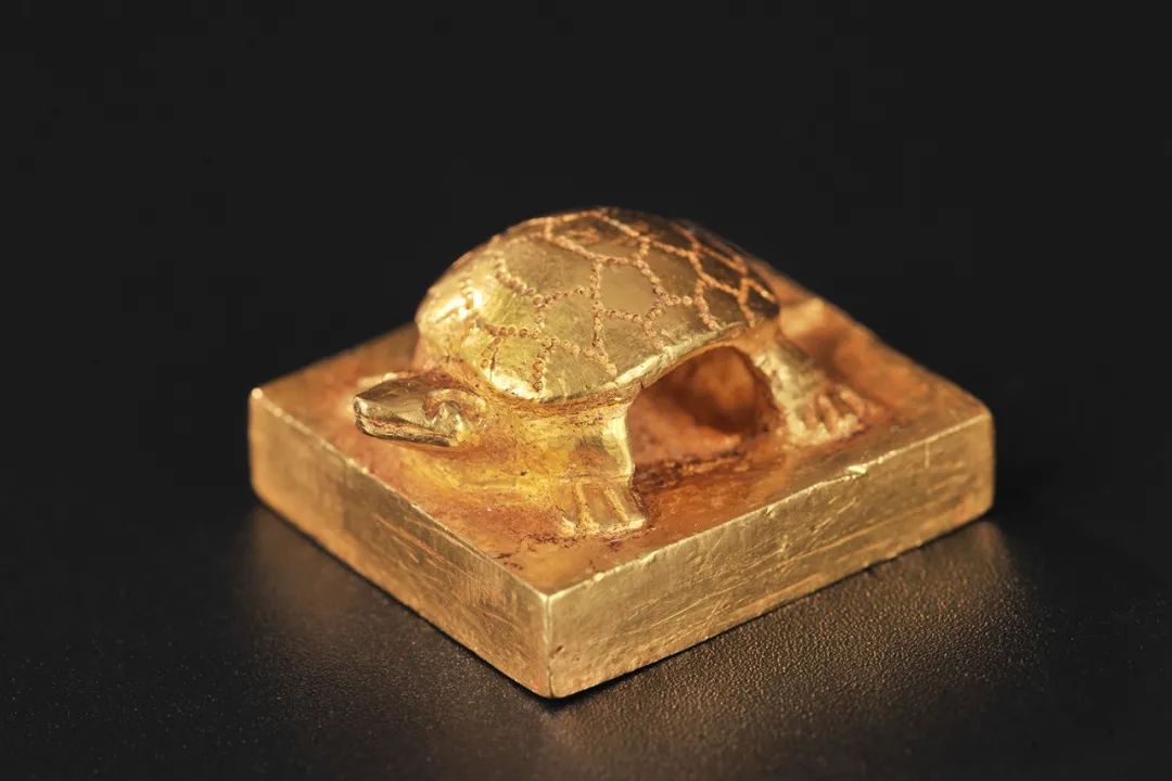 “泰子”龟钮金印 西汉（公元前202年—公元8年）  1983年象岗南越王墓出土 西汉南越王博物馆藏