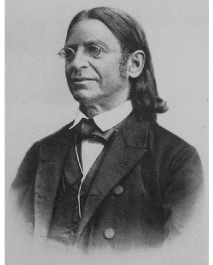 德国犹太裔哲学家、语文学家拉撒路·盖革（Lazarus Geiger，1829—1870年），他所开创的颜色理论在19世纪末到20世纪中期的色觉进化理论乃至语言学发展都产生了极大的影响。