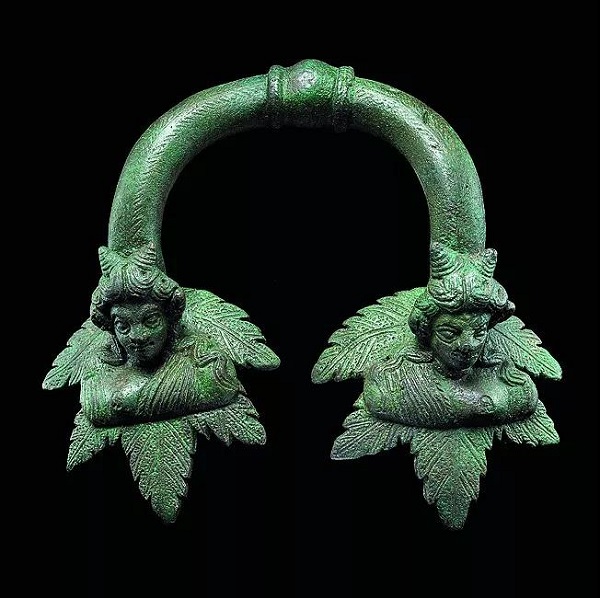 器皿手柄 阿伊哈努姆,神庙遗址,庭院 约公元前145年 青铜