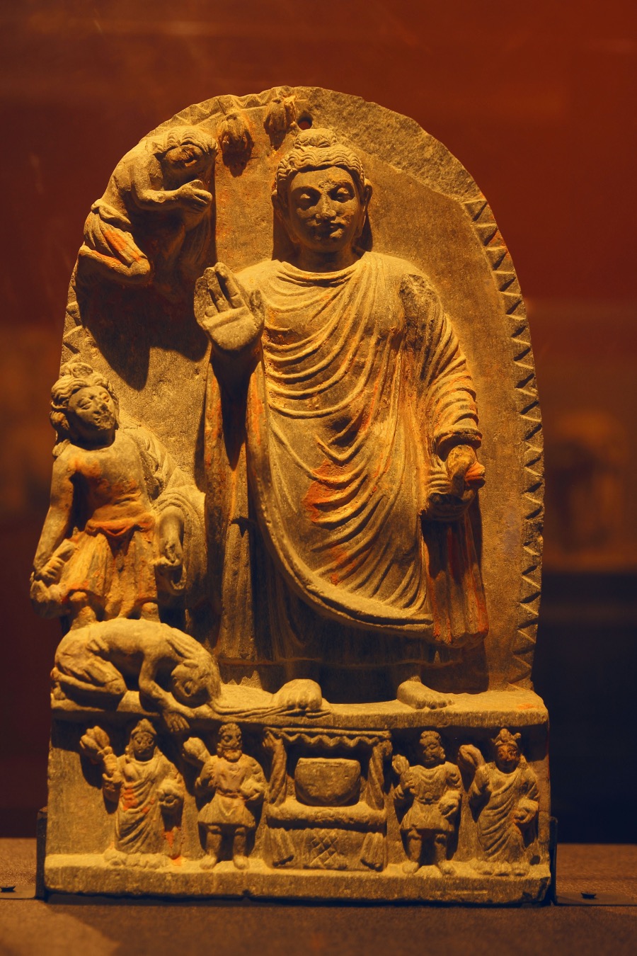 喀布尔阿富汗国立博物馆藏,艾娜克出土的犍陀罗时期造像“燃灯佛授记”浮雕。 本文除注明外均为 何平 供图