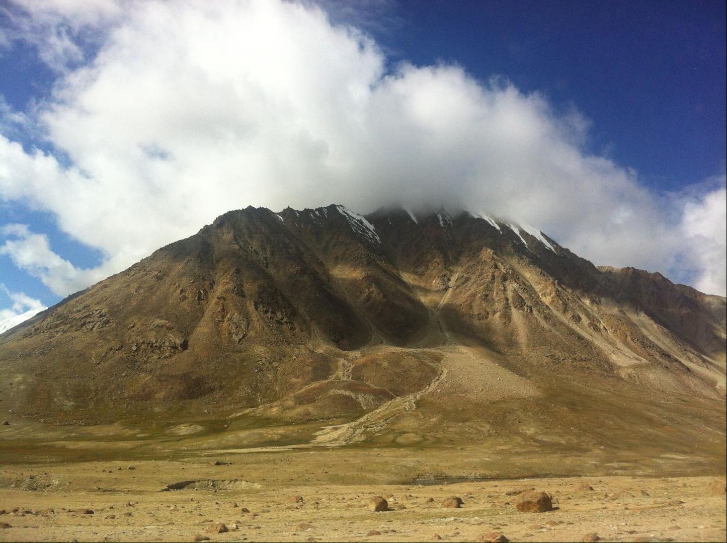 瓦罕走廊两边的山上有终年积雪。