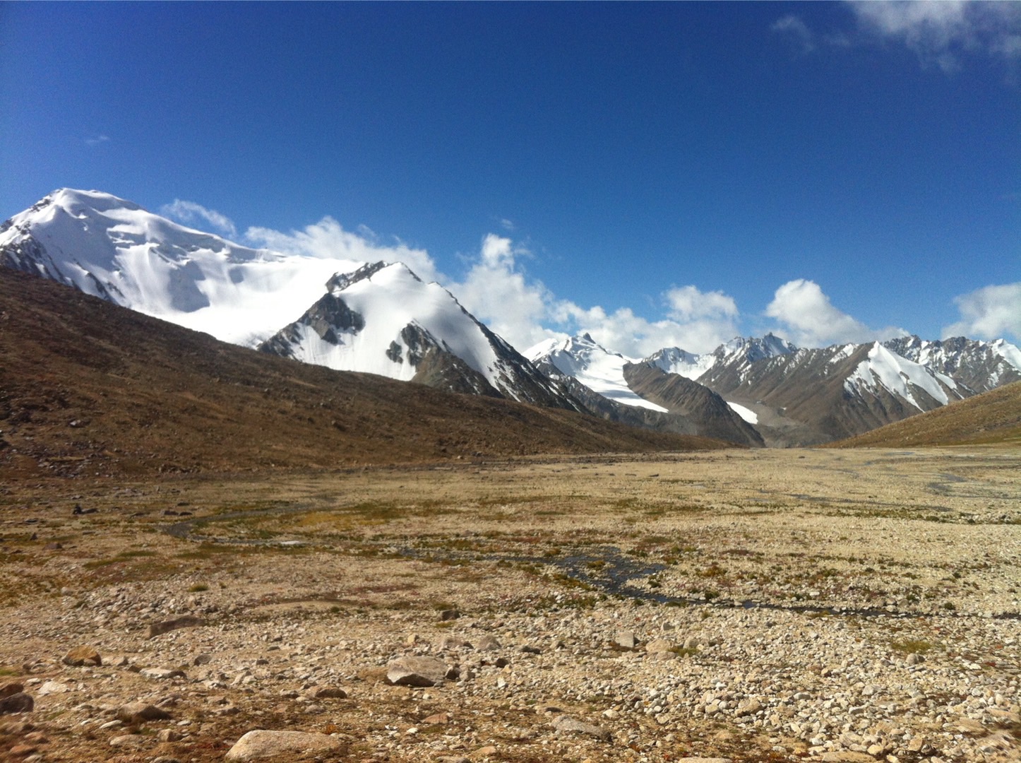 瓦罕走廊阿富汗境内都是雪山无人区。
