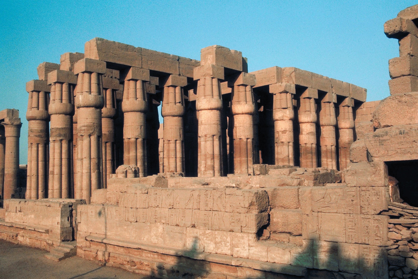 大列柱室是埃及最受欢迎的旅行目的地之一