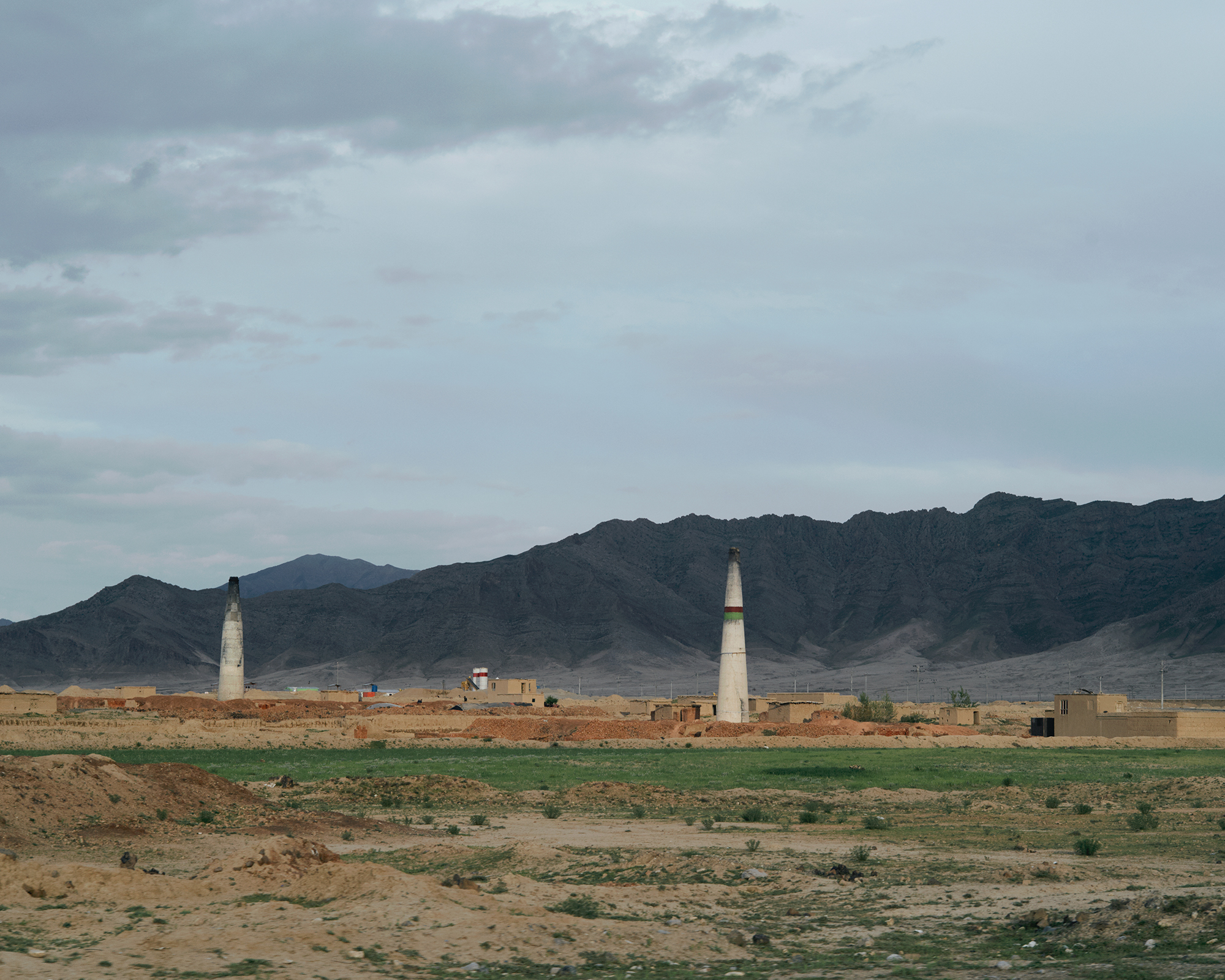 2019年，卡比萨省随处可见的土砖窑的烟囱。