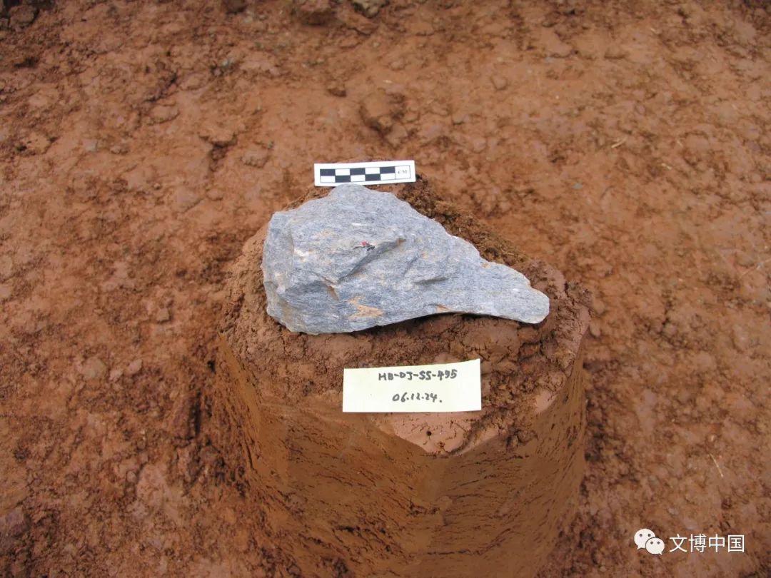 丹江口库区双树旧石器遗址考古发掘出土的精致手斧