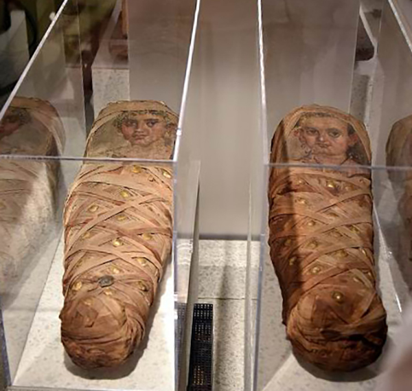 图三 阿丽娜的两个女儿的肖像画，柏林埃及博物馆，馆藏号：11412（左），11413（右）