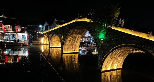 朱家角古镇放生桥夜景