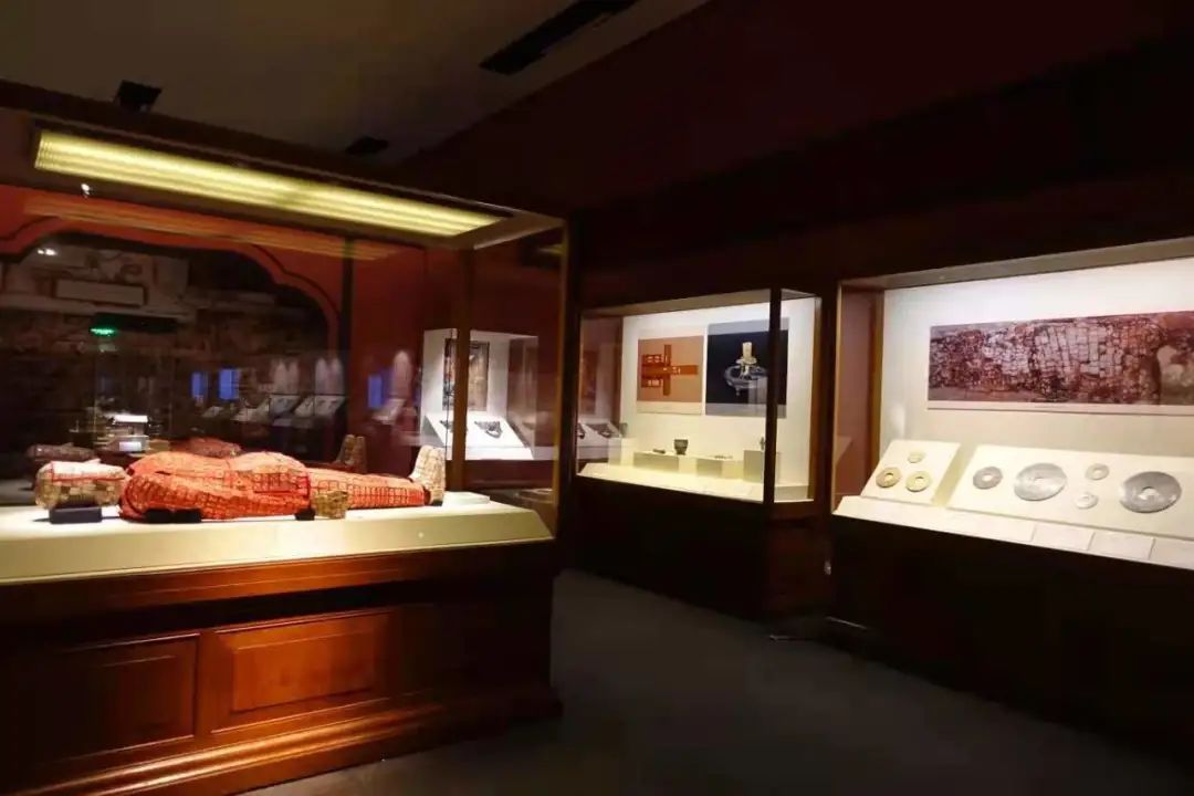 在中国国家博物馆成功举办的“海宇攸同——广州秦汉考古成果展”