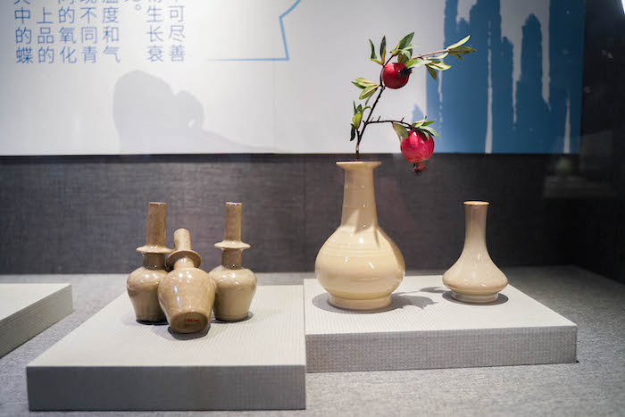 南宋龙泉青瓷三联大吉瓶/当代龙泉青瓷黄釉作品