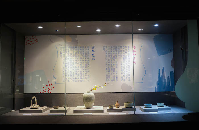 展览现场 张绍斌、毛正聪等国家工艺美术大师作品
