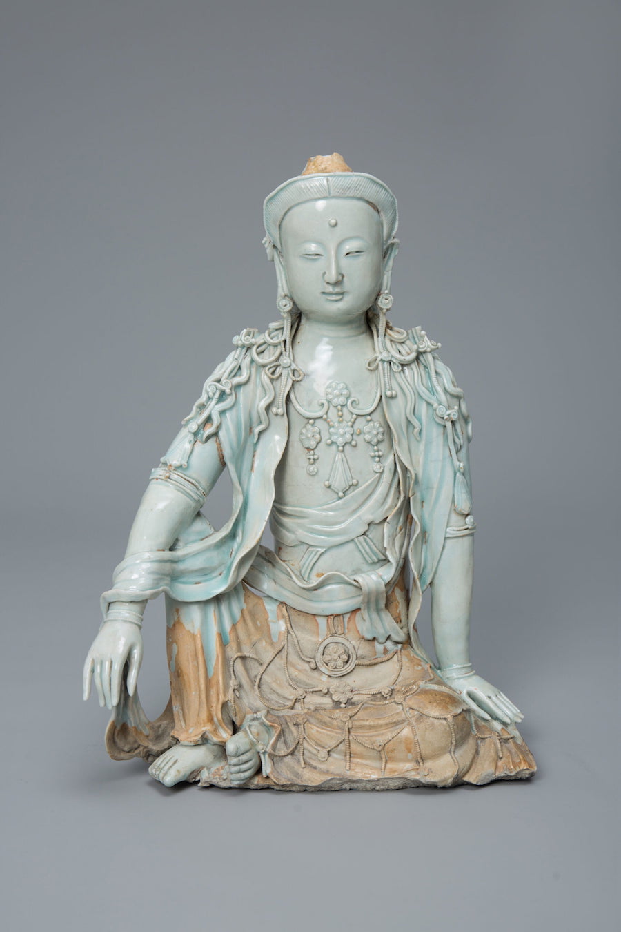 元代景德镇青白瓷观音像 图源:伦敦大学文莱美术馆