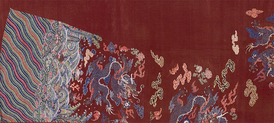 酱色云蝠纹妆花龙袍（局部）