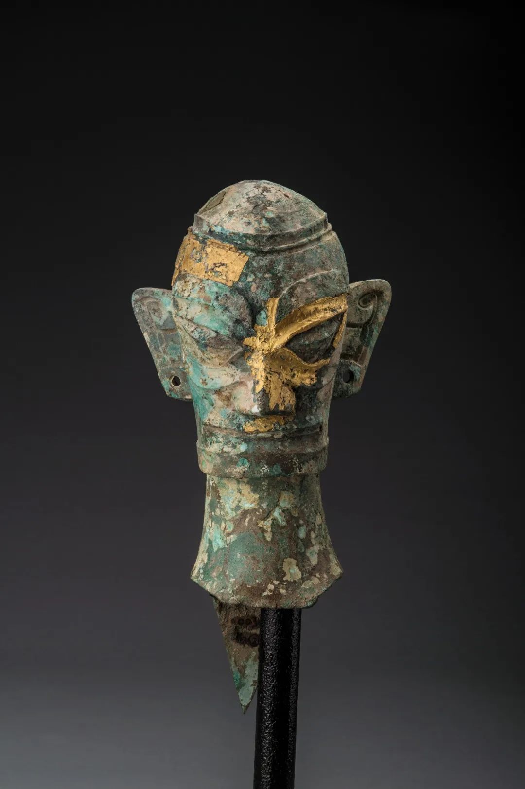 戴金面罩铜人头像·商代 四川广汉三星堆博物馆藏