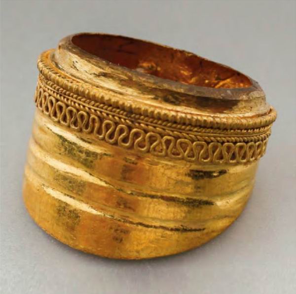 图一 江西南昌海昏侯墓出土马蹄金