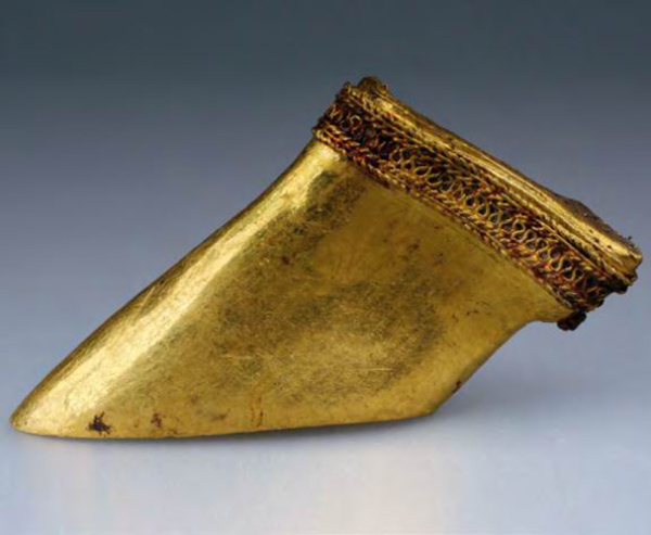 图二 江西南昌海昏侯墓出土麟趾金