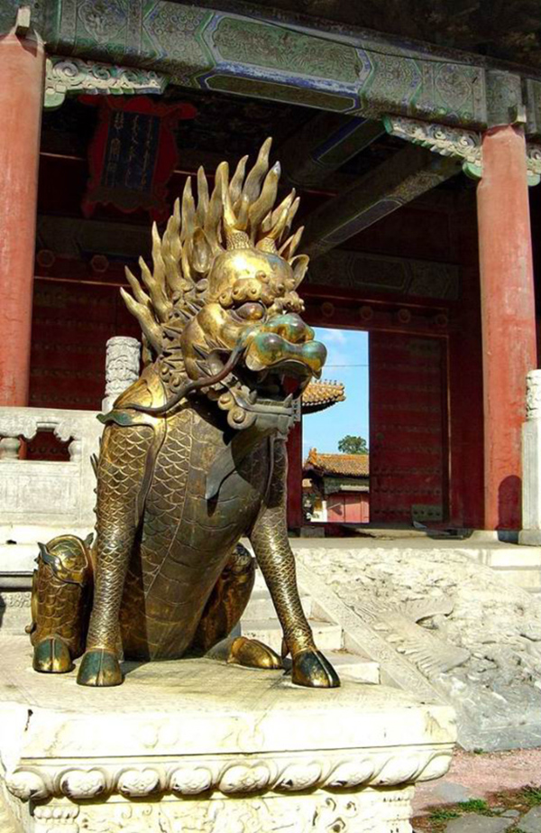 图四 故宫博物院慈宁宫大门前铜兽