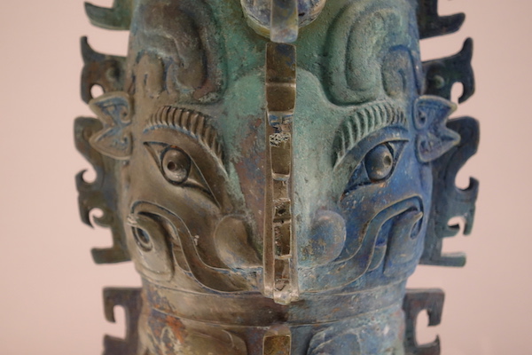 西周早期 兽面纹尊（局部）