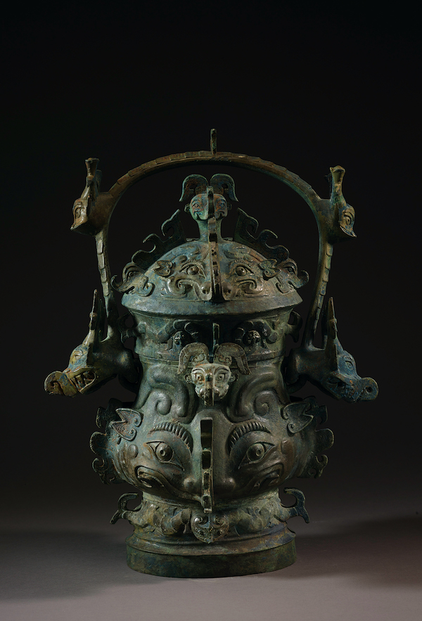 西周早期 兽面纹卣