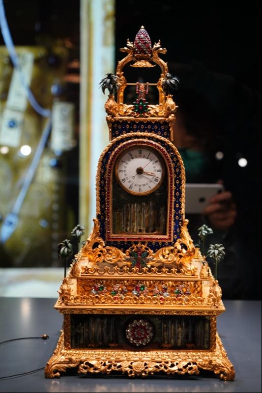 清乾隆-嘉庆铜鎏金御题诗西洋游戏人物钟